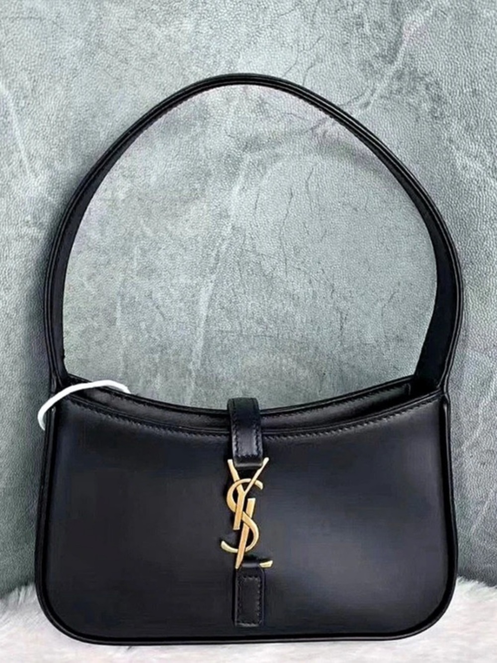 Saint Laurent Le 5 à 7 Shoulder Bag in Black Like New (send offers)